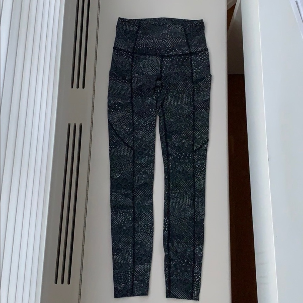Lululemon black/white patterned leggings